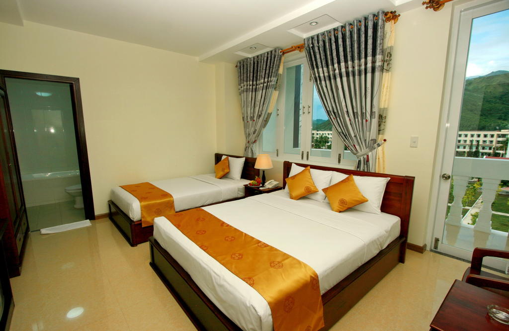 Цены в отеле Chau Loan Hotel