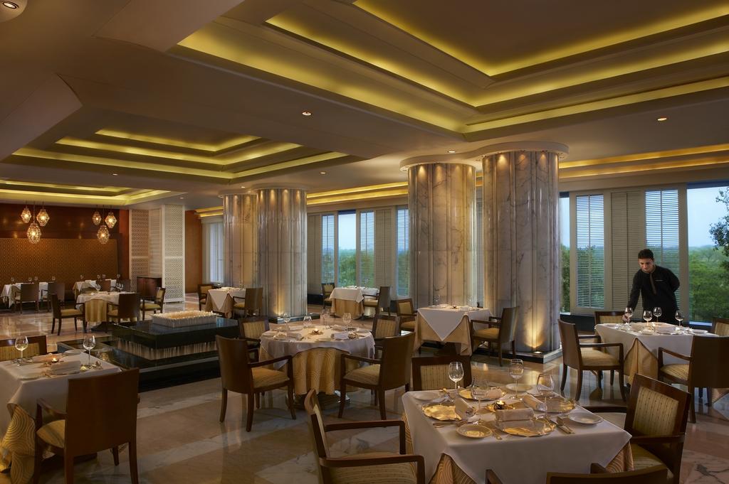 Фото отеля The Leela Ambience Gurgaon Hotel & Residences
