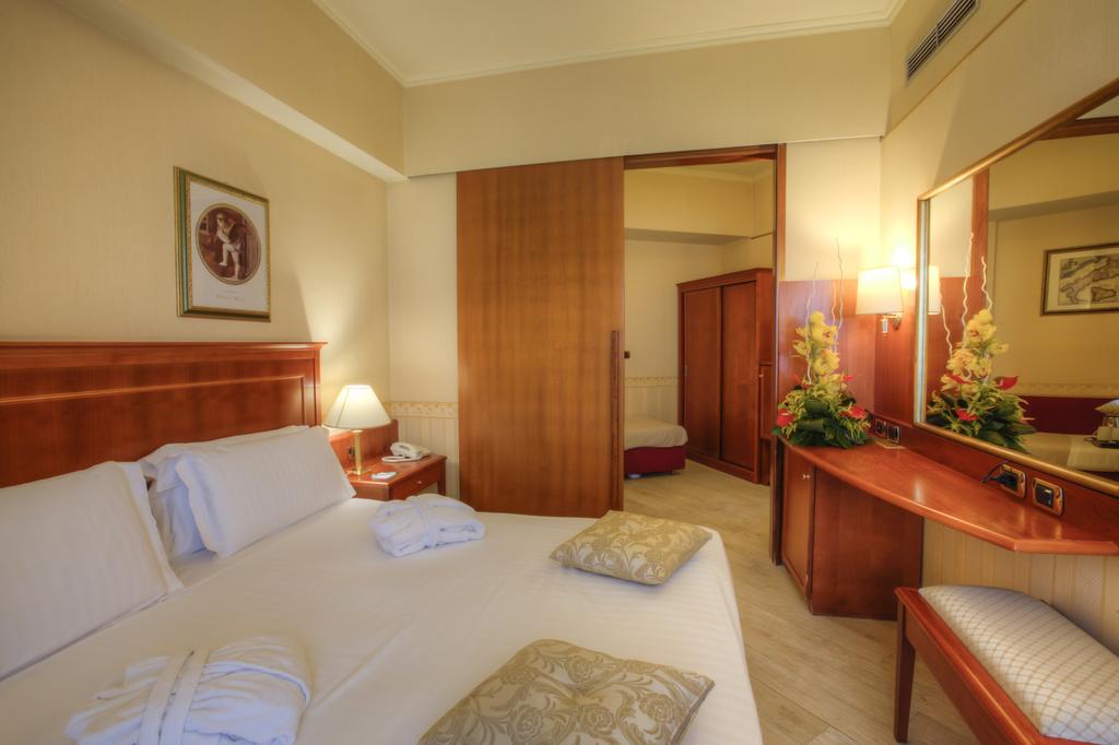 Цены в отеле Holiday Inn (Rimini)