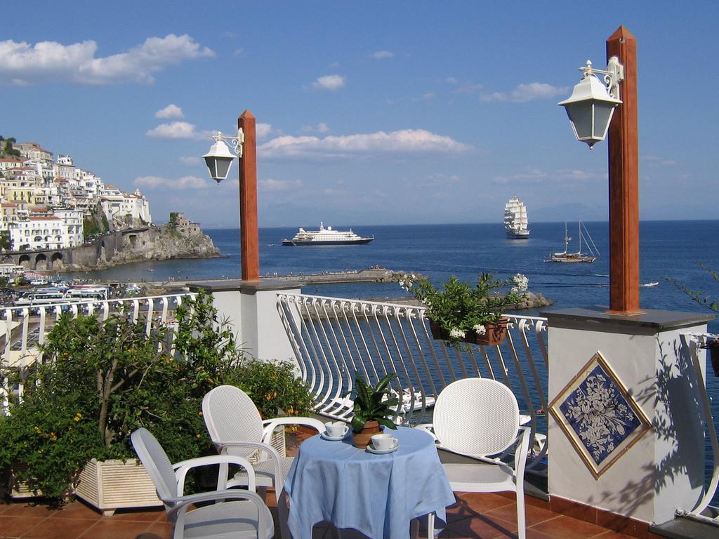Цены в отеле La Bussola (Amalfi)
