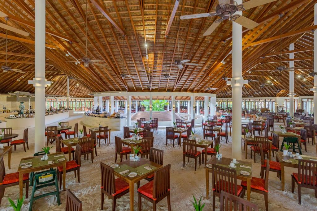 Ціни в готелі Meeru Island Resort