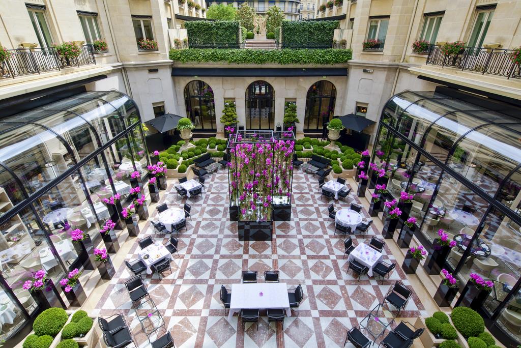 Горящие туры в отель Four Seasons Hotel George V Париж Франция