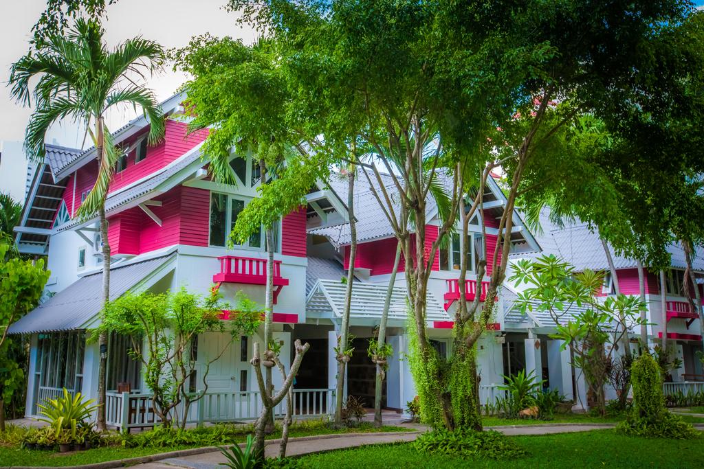 Natural Park Resort, Pattaya Beach prices