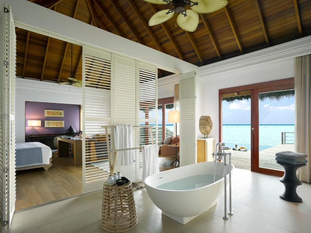 Отель, Dusit Thani Maldives