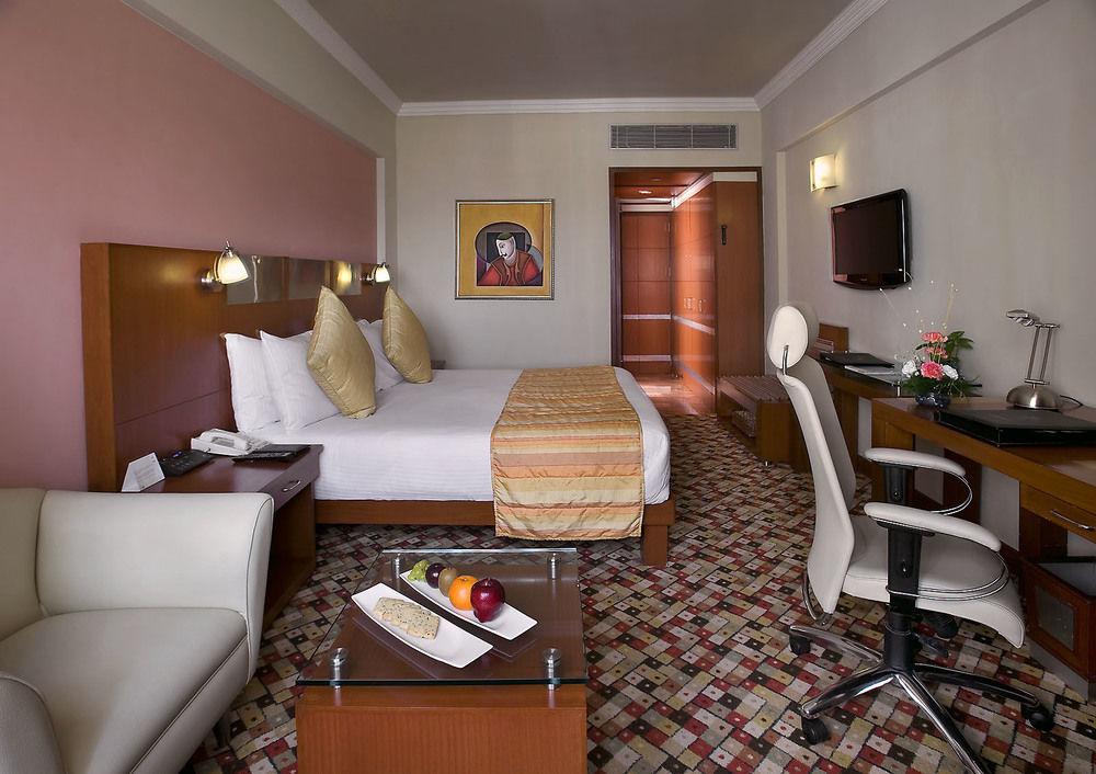 Горящие туры в отель The Suryaa New Delhi (Crowne Plaza)