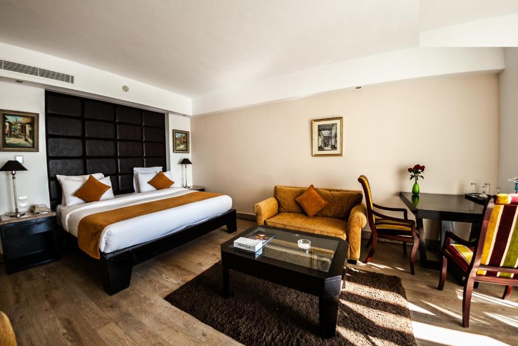 Ціни в готелі Royal Monte Carlo Sharm Resort