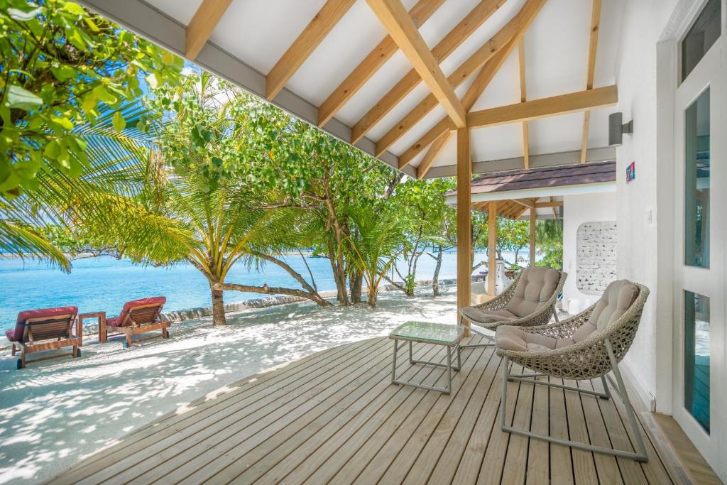 Відпочинок в готелі Ellaidhoo Maldives by Cinnamon