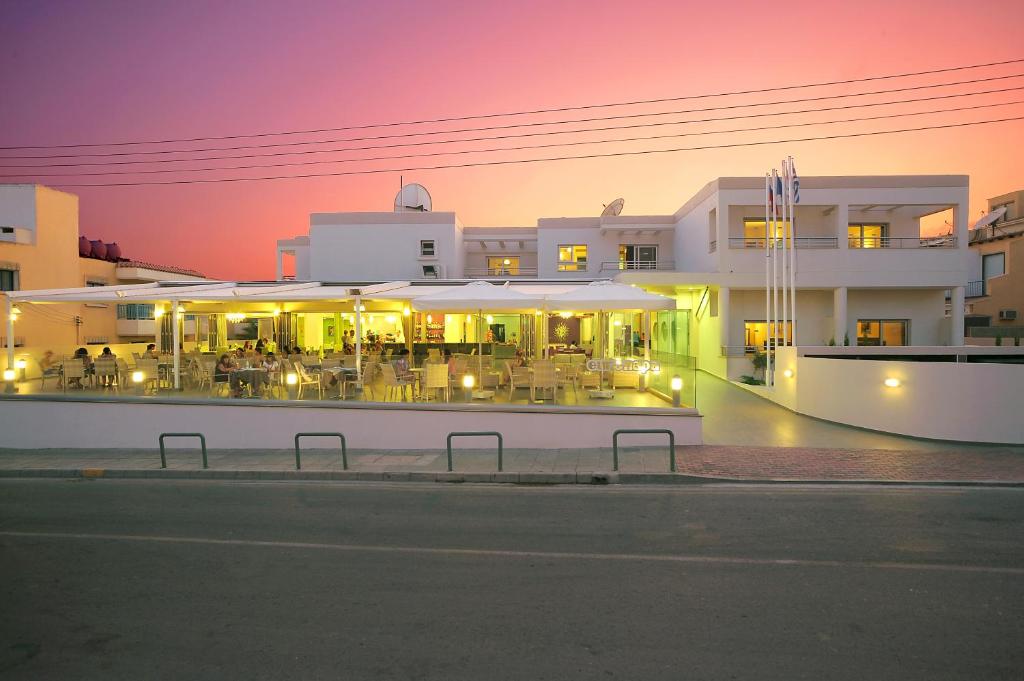 Euronapa Hotel Apartments, Айя-Напа, Кипр, фотографии туров