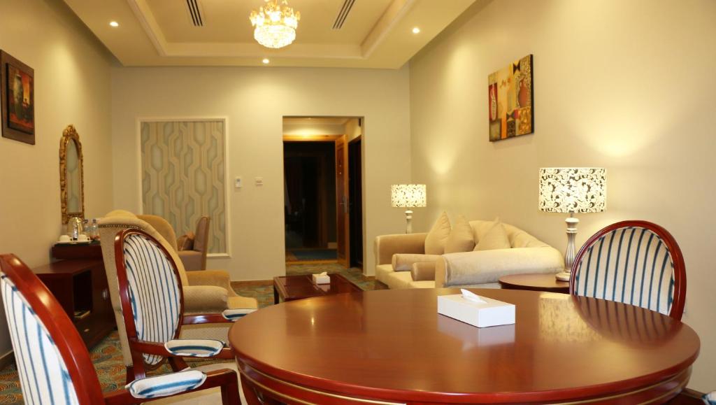 Red Castle Hotel Sharjah фото та відгуки