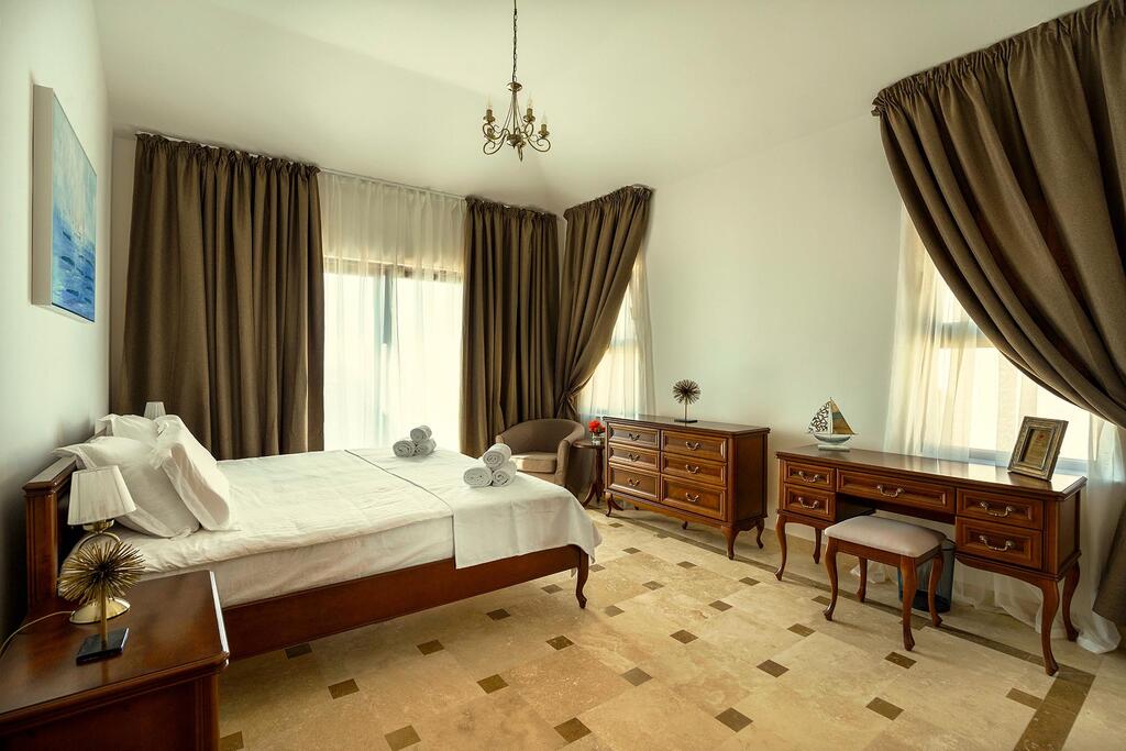 Hotel Oak Leaf Residences, Свети-Стефан цены
