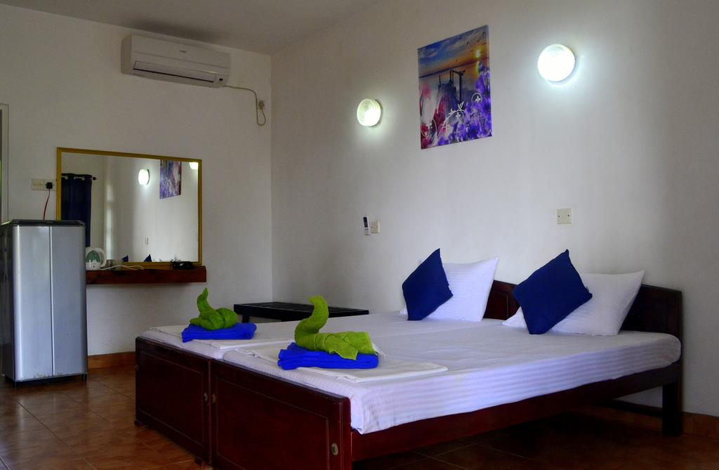 Горящие туры в отель Shangrela Beach Resort Амбалангода