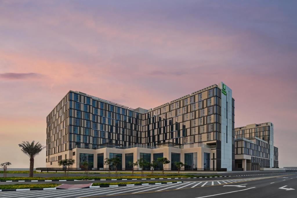 Holiday Inn Dubai al-Maktoum Airport, фотографии территории
