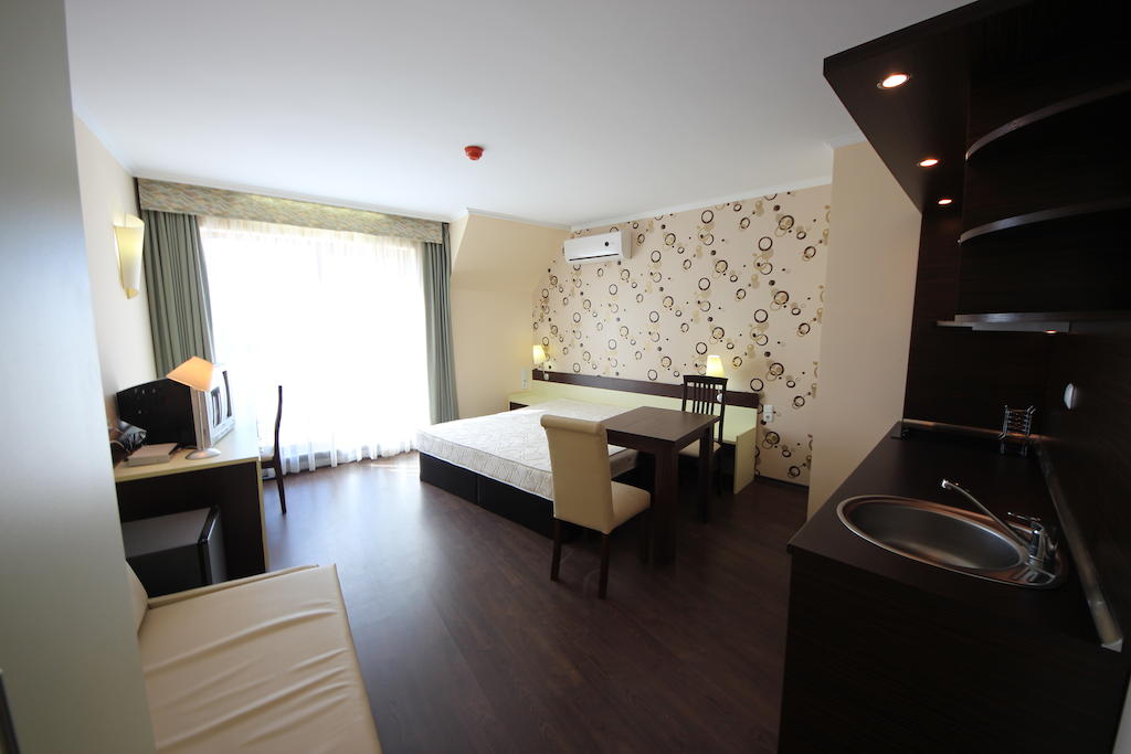 Цены в отеле Grand Hotel Sveti Vlas * Menada Apartments