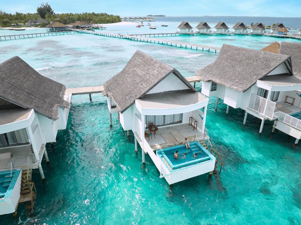 Горящие туры в отель Centara Grand Island Maldives Ари & Расду Атоллы