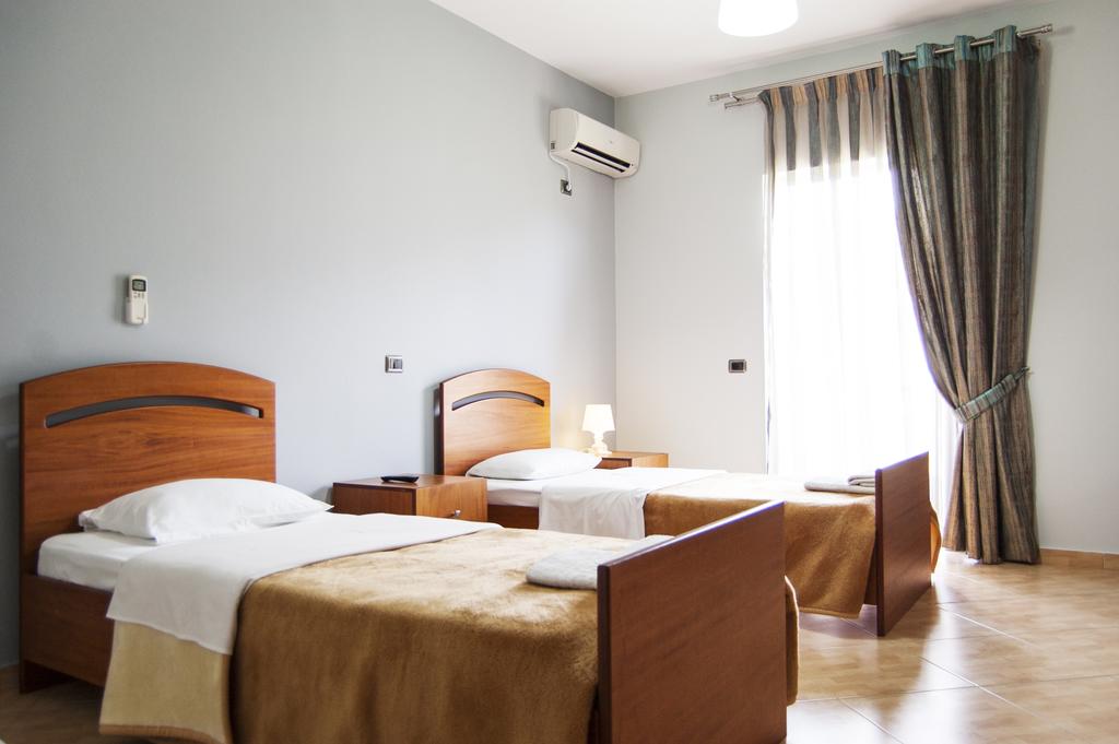 Відпочинок в готелі Dhima Вльора Албанія