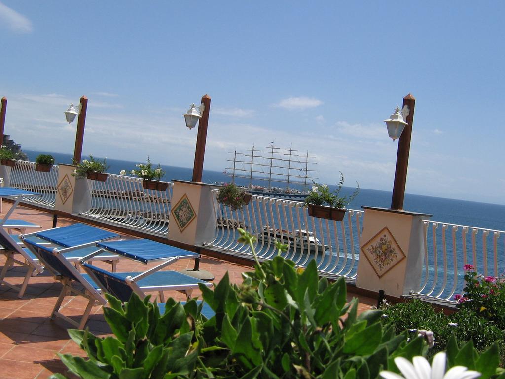 Отдых в отеле La Bussola (Amalfi) Амальфи
