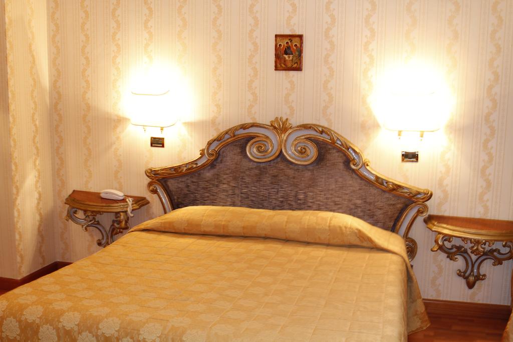 Hotel rest Grand Hotel Hermitage Rome Italy