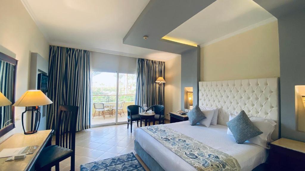 Reviews of tourists, Amwaj Oyoun Hotel & Resort