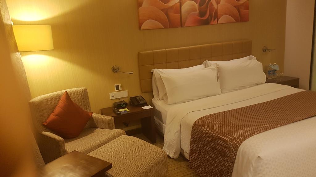 Відгуки туристів Four Points By Sheraton Hotel and Serviced Apt