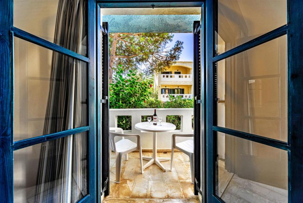Греція Niros Beachfront Aparthotel