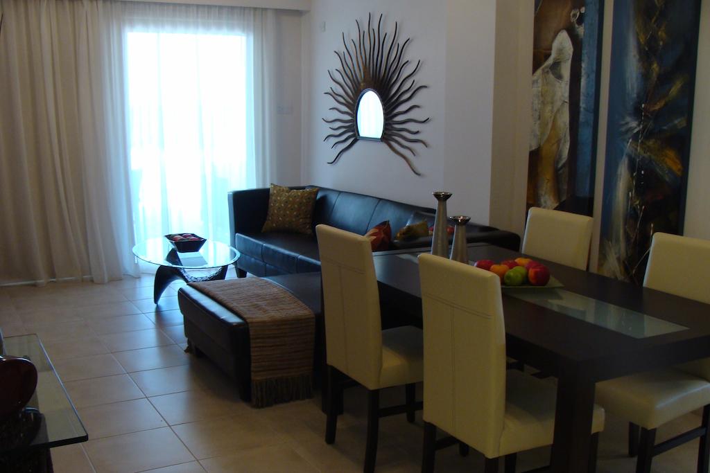 Відпочинок в готелі Polyxenia Isaak Luxury Villas and Apartments Протарас