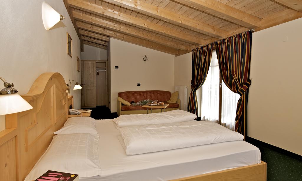 Горящие туры в отель Touring Альта-Вальтеллина Италия