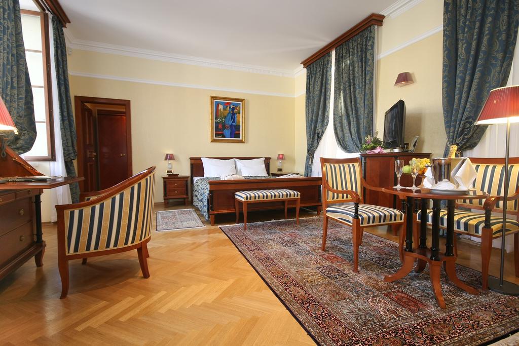 Hotel Kazbek Хорватія ціни