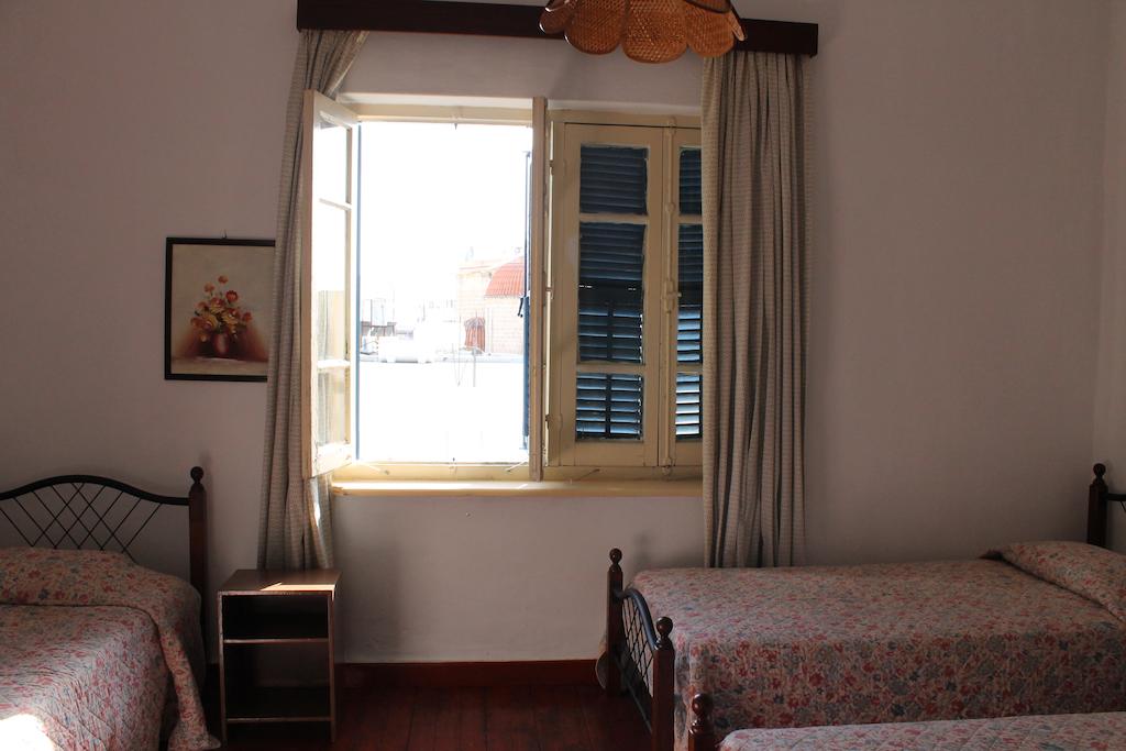 Гарячі тури в готель Trianon Guest House Пафос Кіпр