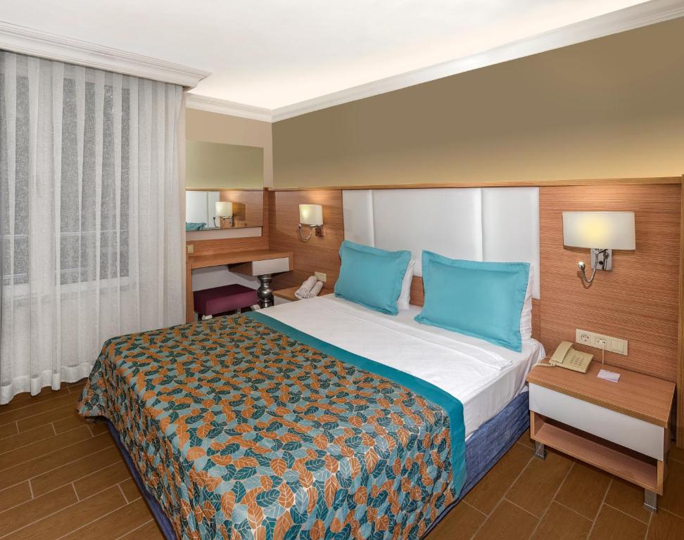 Hotel guest reviews Royal Garden Beach Hotel (ex. Royal Garden Select & Suite Hotel)