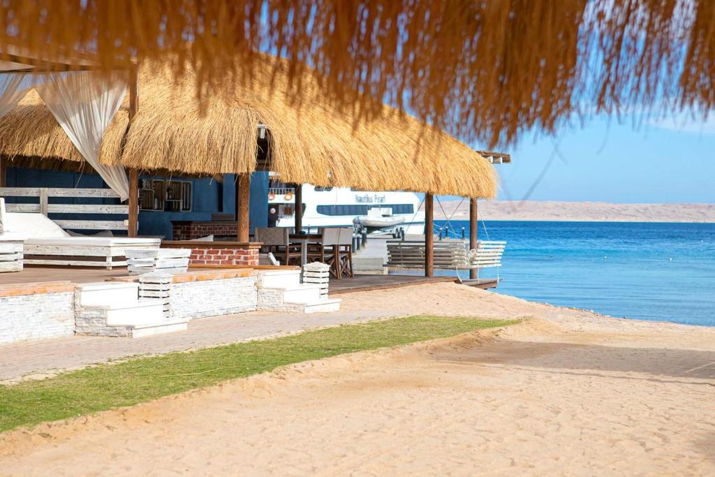 Горящие туры в отель The Bay Hotel Hurghada Marina Хургада Египет