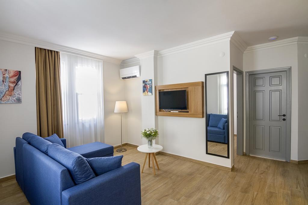 Comfort Suites Hotel price
