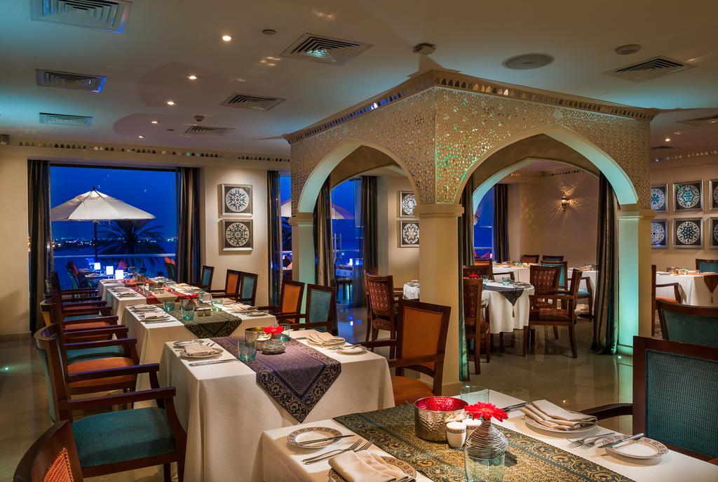 Отель, Маскат, Оман, Crowne Plaza Hotel Muscat